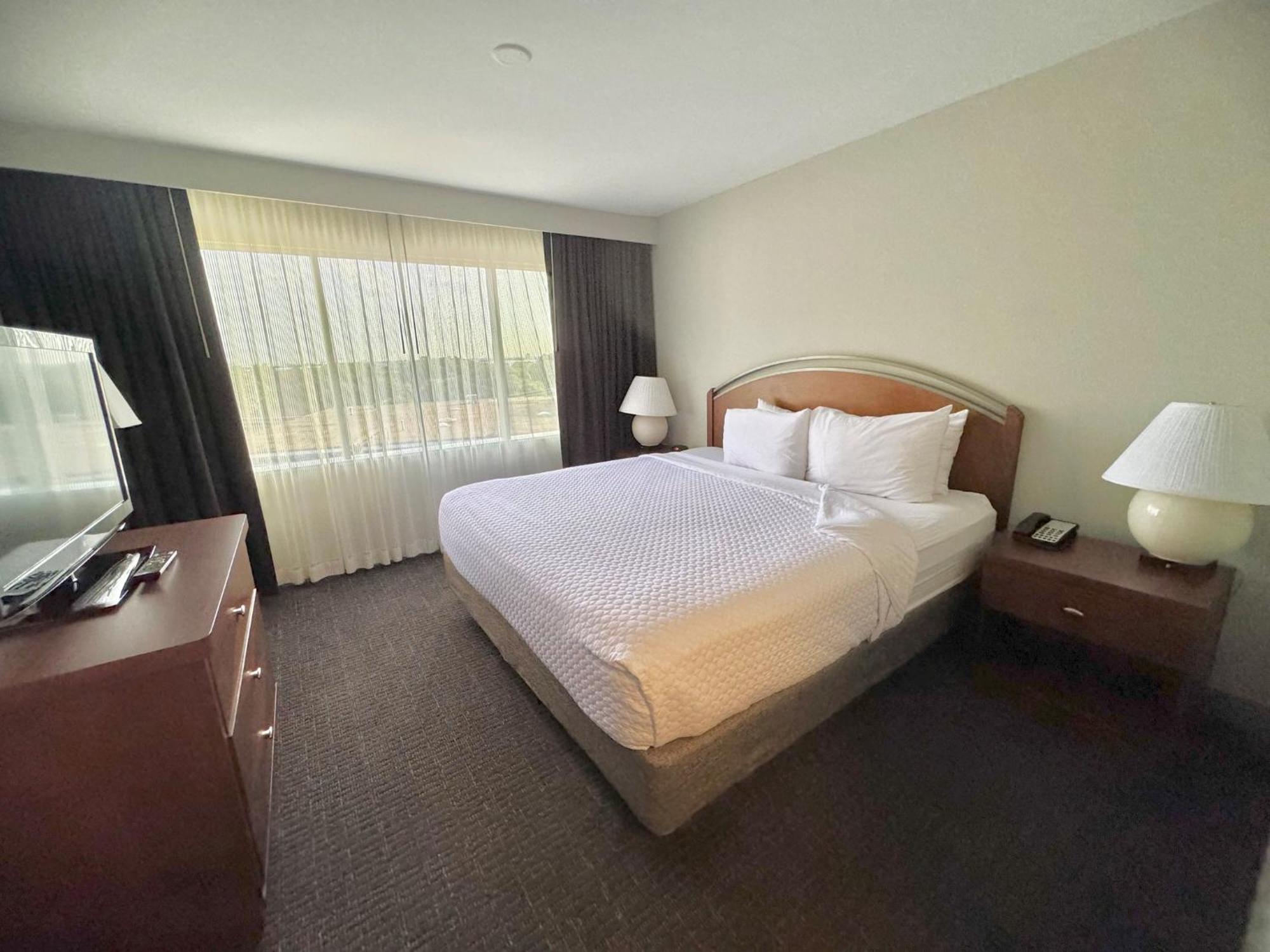 Crowne Plaza Suites Arlington By Ihg מראה חיצוני תמונה